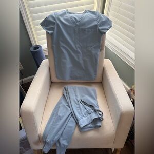 Figs Catarina XS top Zamora joggers XS